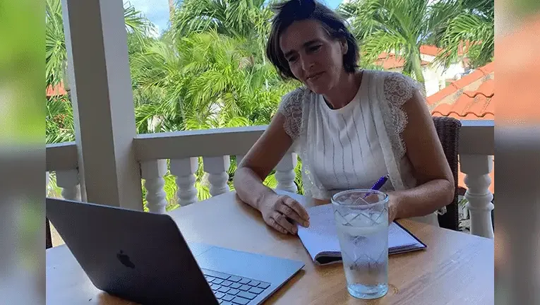 Alinda2-1.original.bgcolor-f0f3f5