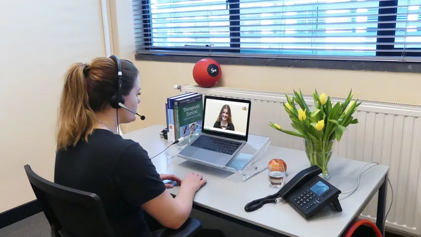 WeSeeDo beeldbellen: Fysiotherapeut biedt veilig en persoonlijk contact op afstand